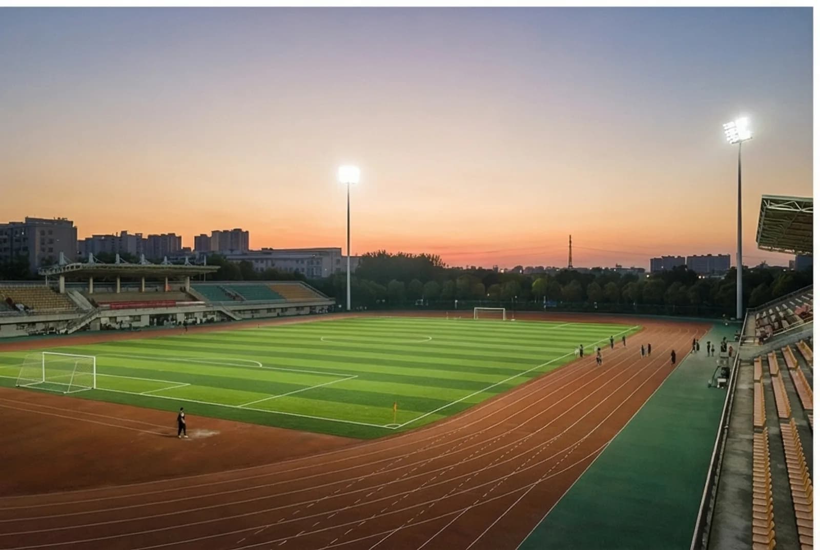 Solar & LED Sports Field Lighting — 300-500+ Lux Guide