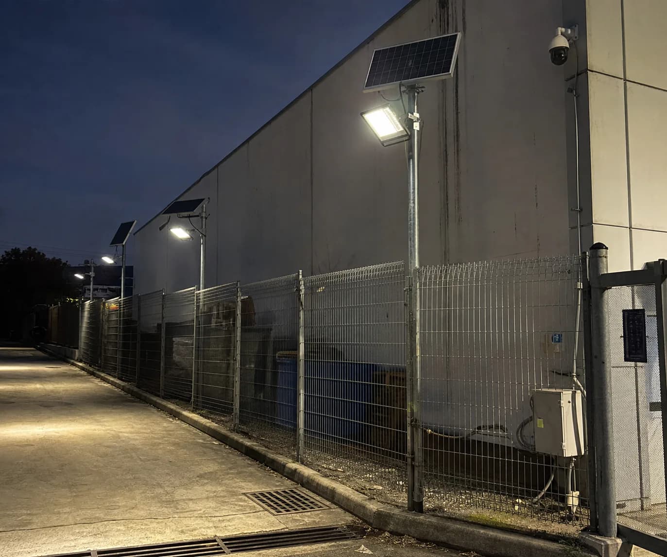 Solar Security Lighting: CCTV-Ready Perimeter & Fencing